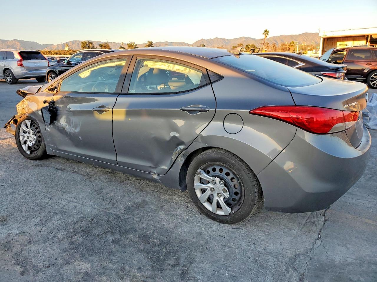 2013 HYUNDAI ELANTRA photo 2