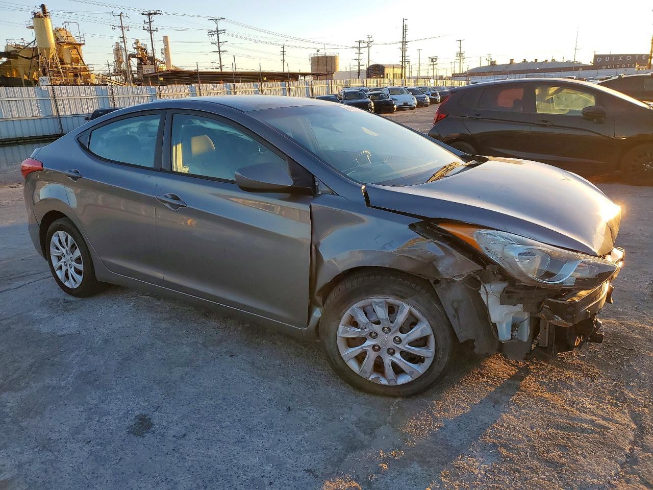 2013 HYUNDAI ELANTRA photo 4