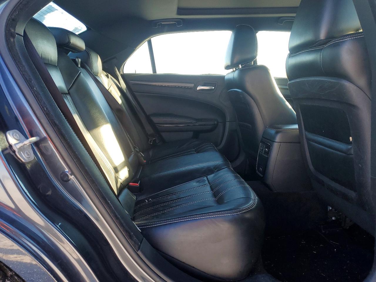 2016 CHRYSLER 300 S photo 28
