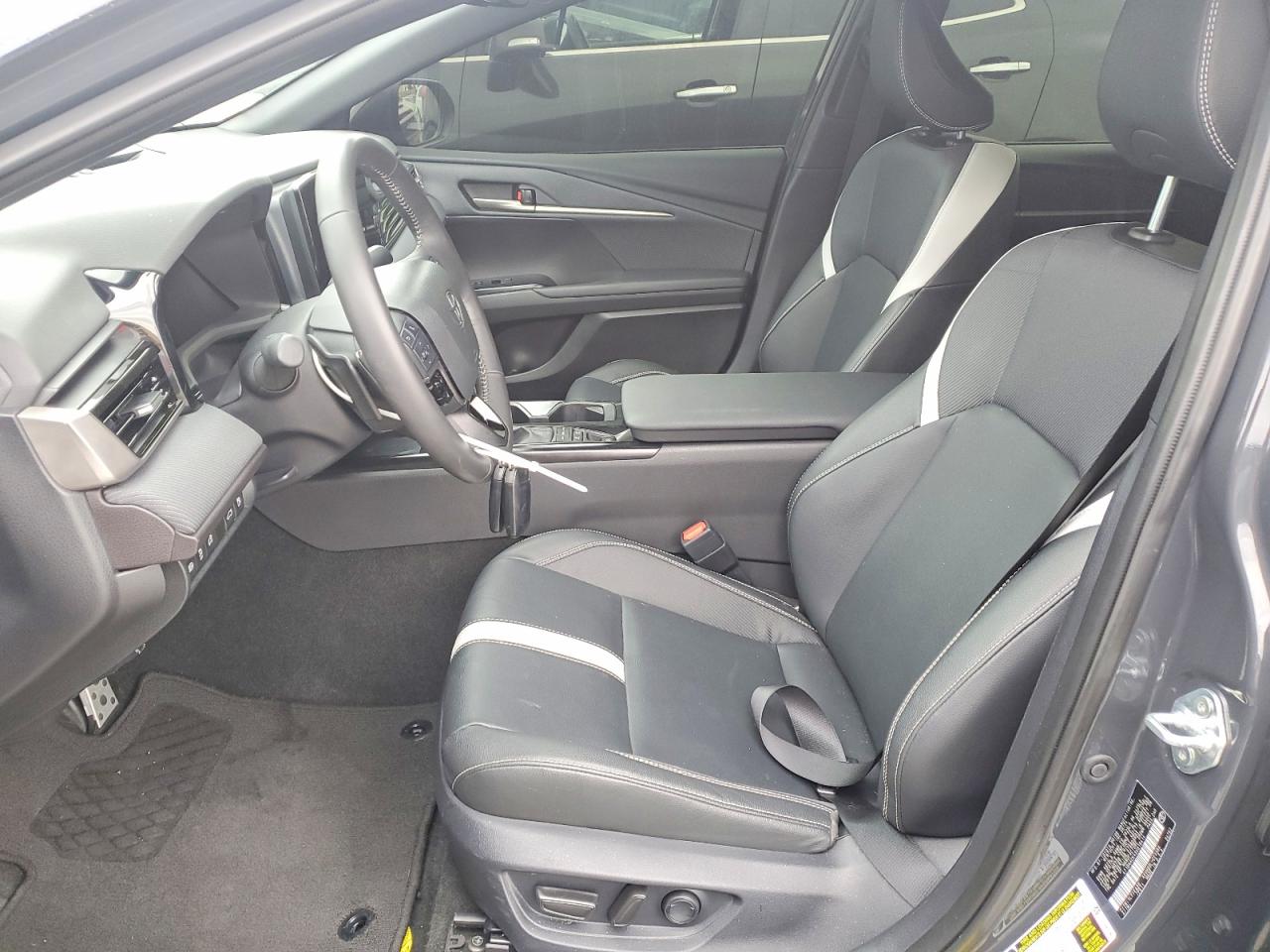 2025 TOYOTA CAMRY XSE photo 7