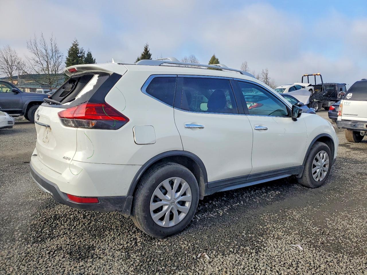 2017 NISSAN ROGUE SV photo 3