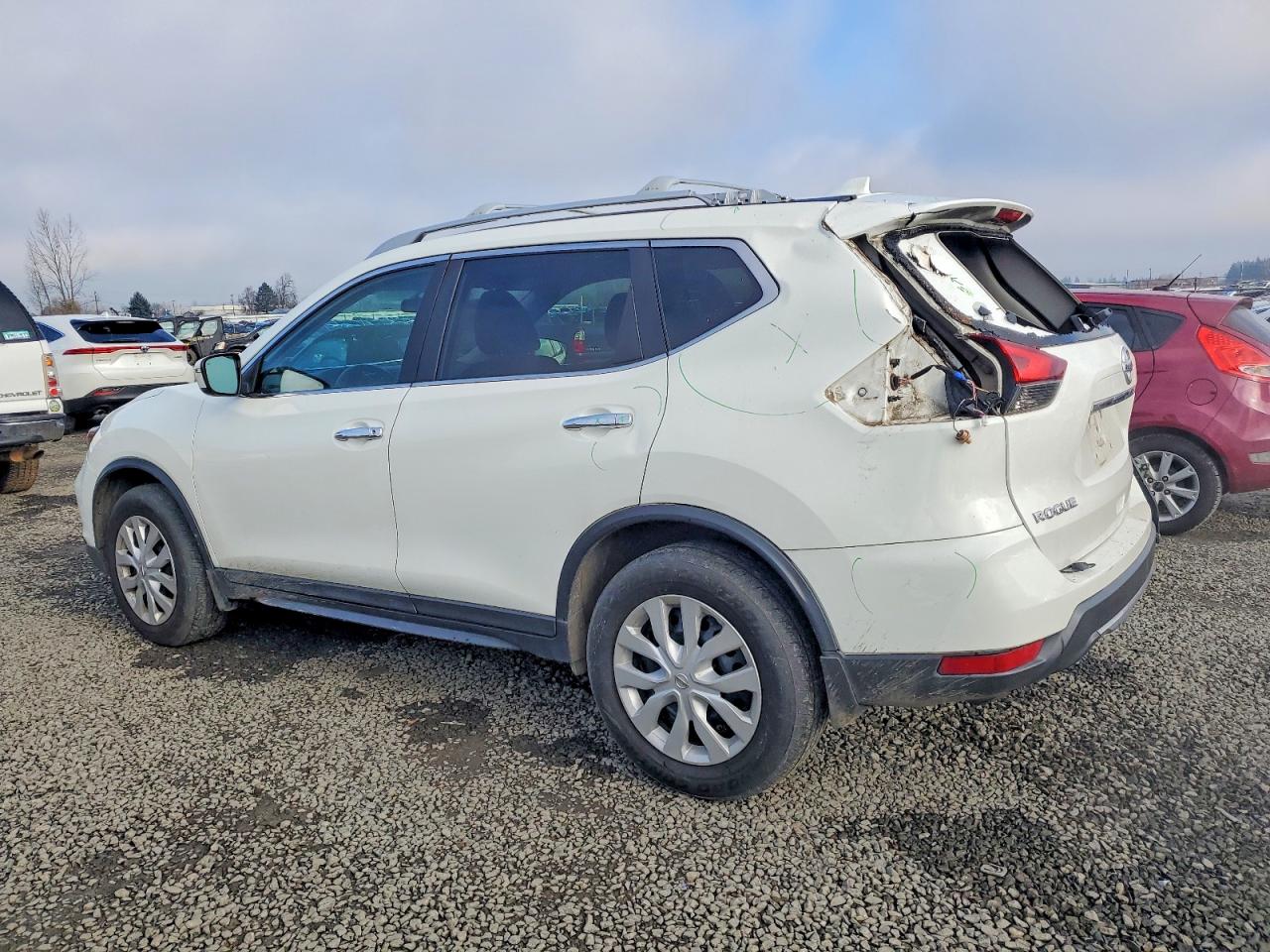 2017 NISSAN ROGUE SV photo 2
