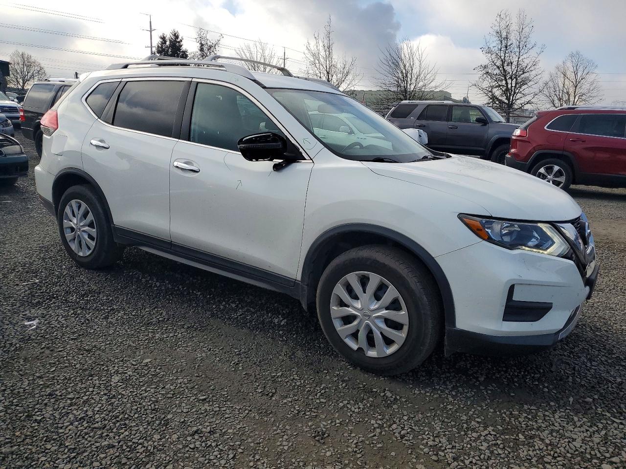 2017 NISSAN ROGUE SV photo 4