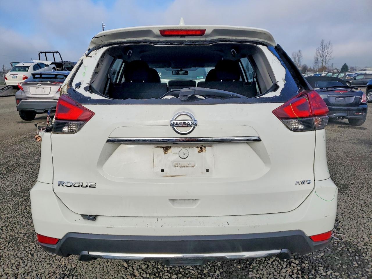 2017 NISSAN ROGUE SV photo 6