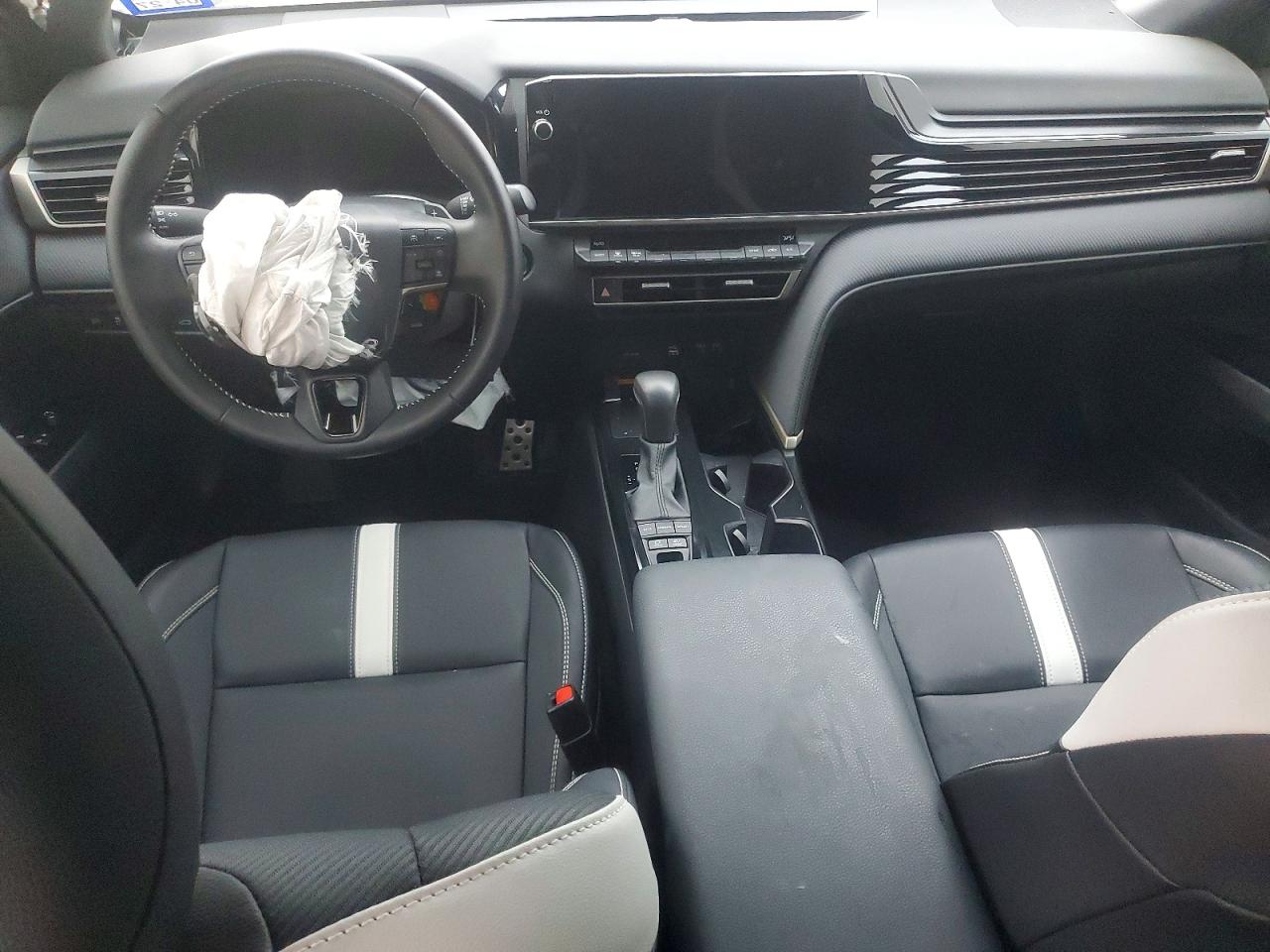 2025 TOYOTA CAMRY XSE photo 8