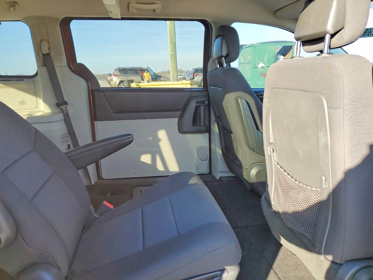 2010 DODGE GRAND CARAVAN CREW photo 11