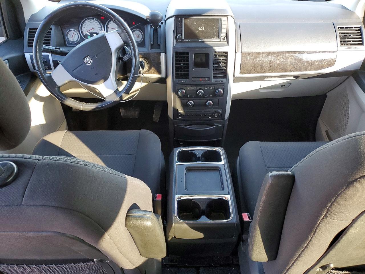 2010 DODGE GRAND CARAVAN CREW photo 8