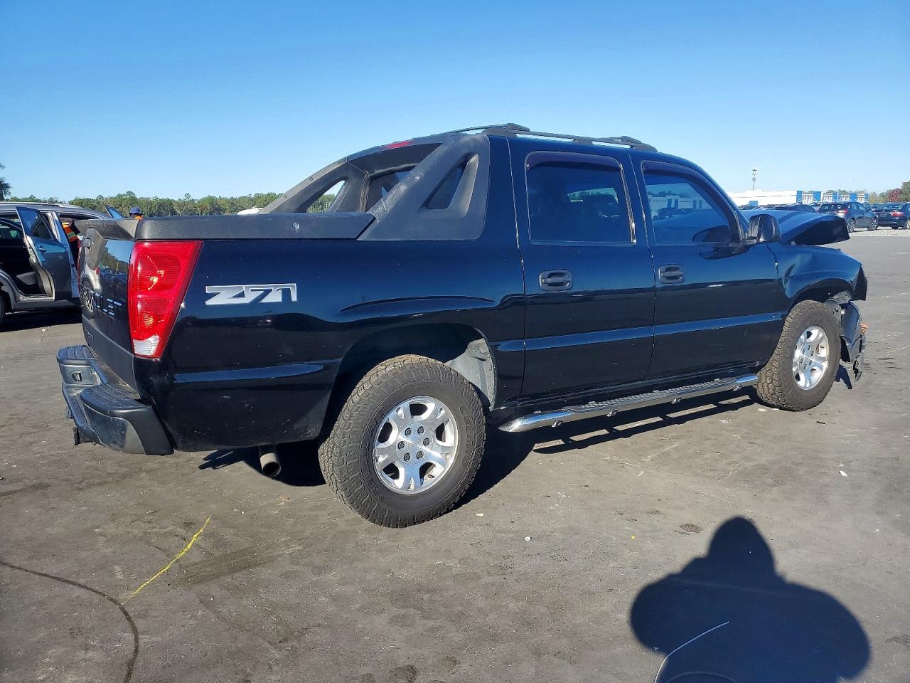 2004 CHEVROLET AVALANCHE K1500 photo 3