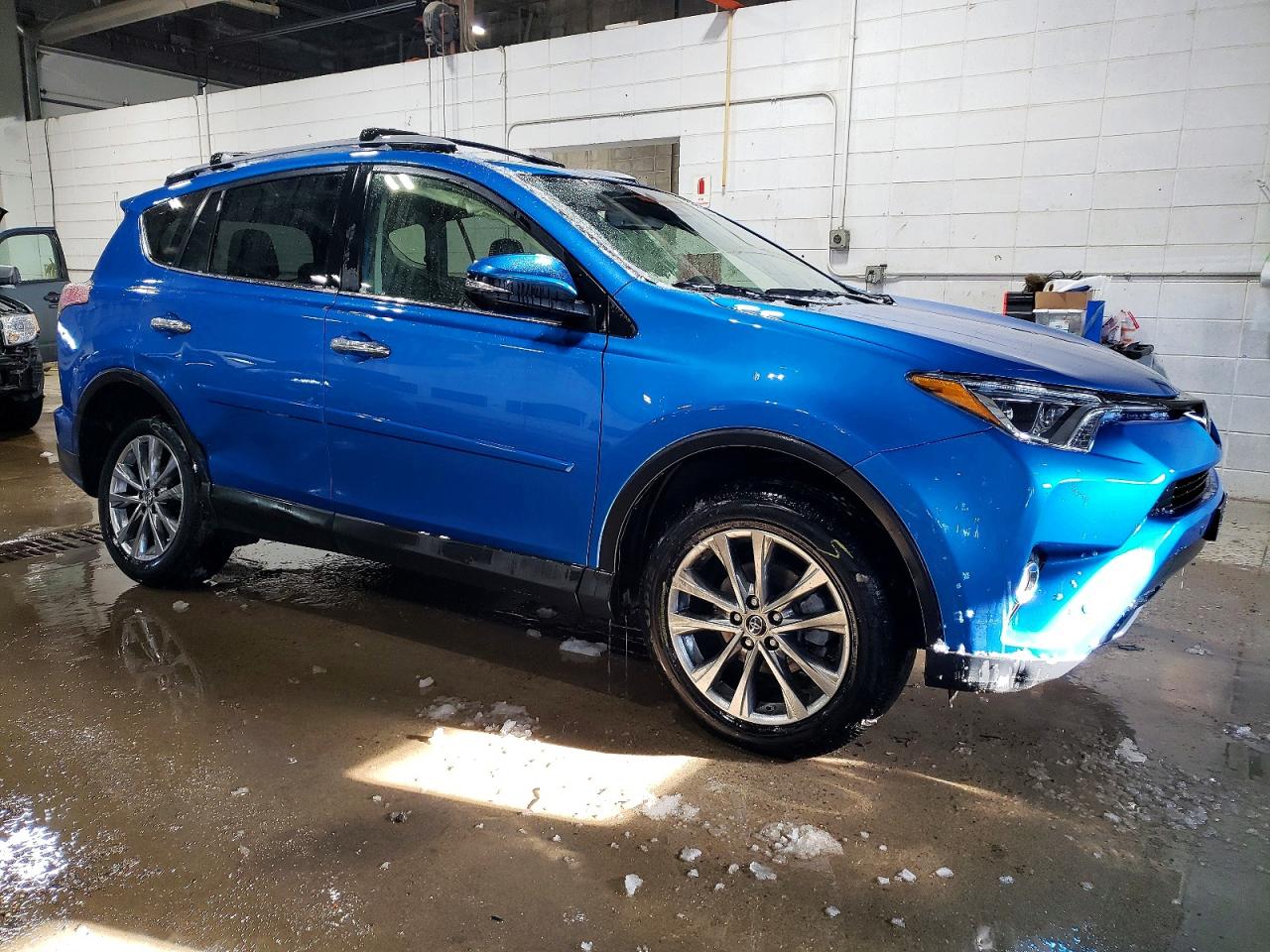 2017 TOYOTA RAV4 LIMITED photo 4