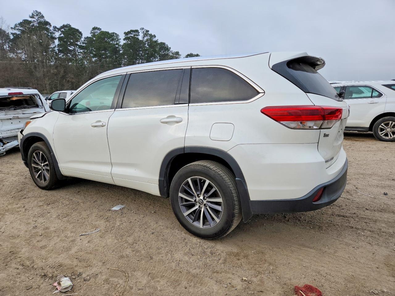 2018 TOYOTA HIGHLANDER SE photo 3
