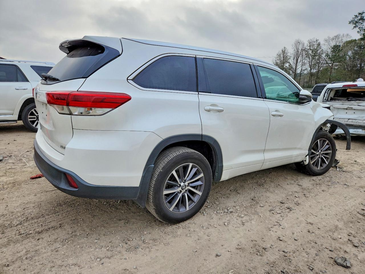 2018 TOYOTA HIGHLANDER SE photo 5