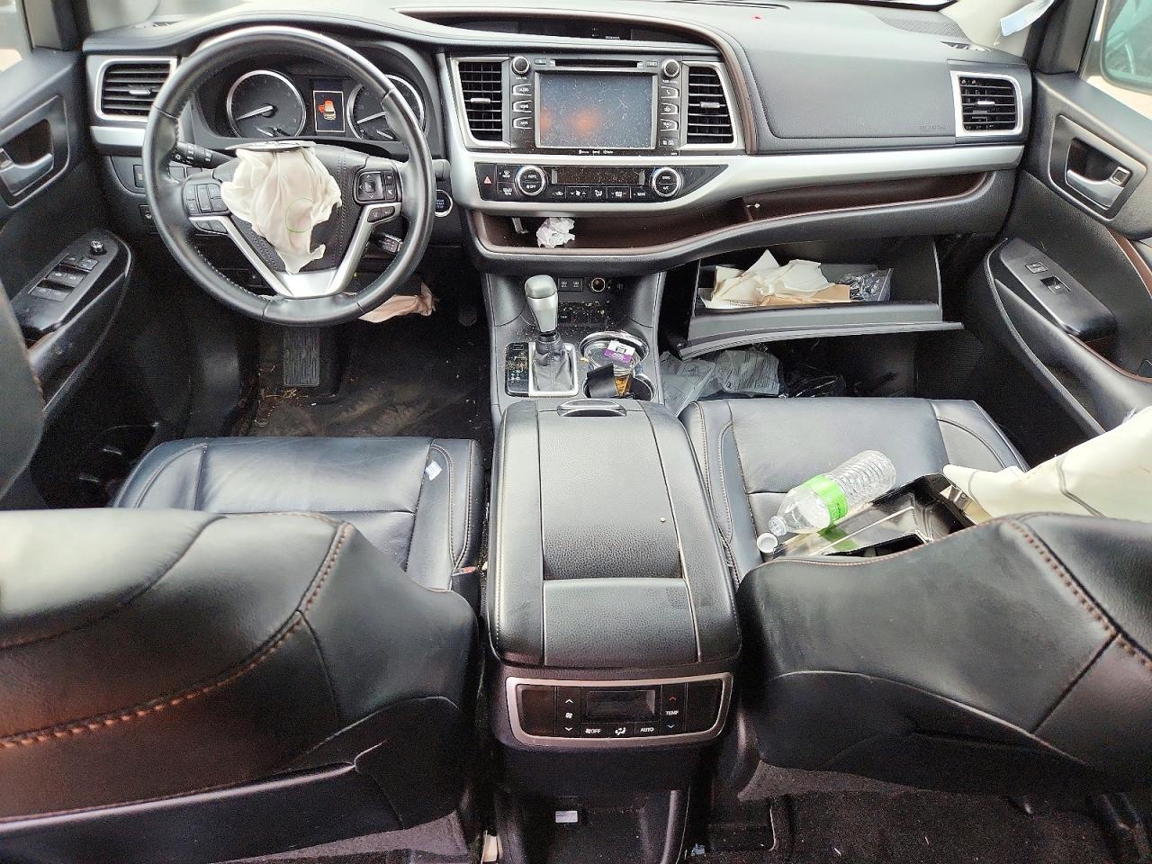 2018 TOYOTA HIGHLANDER SE photo 15