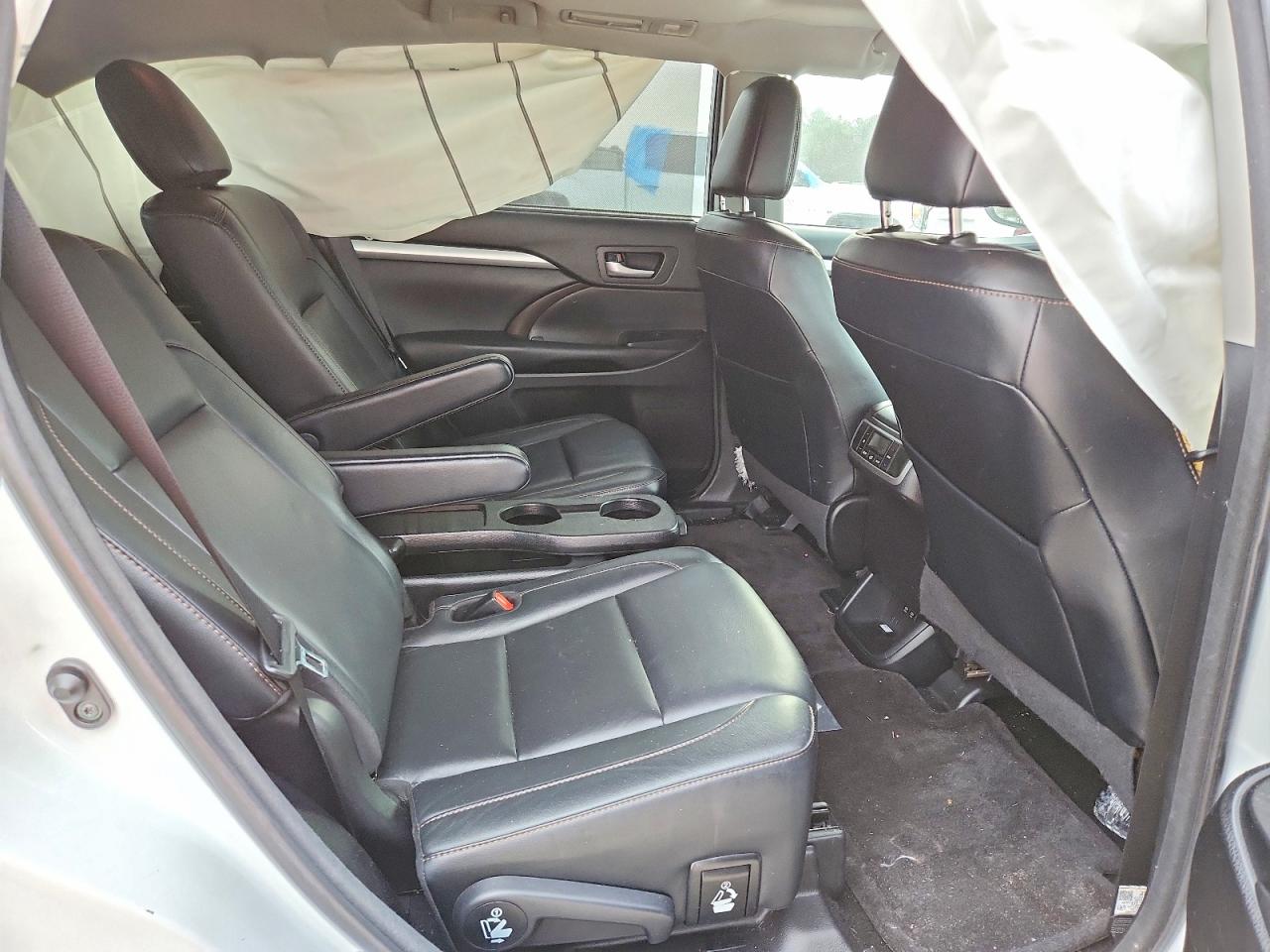 2018 TOYOTA HIGHLANDER SE photo 21