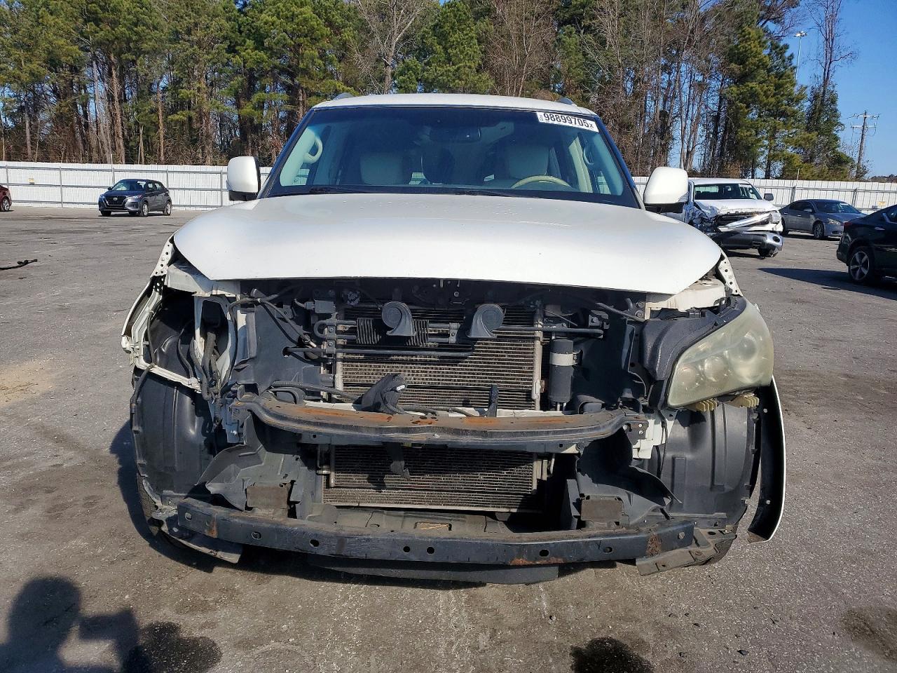 2011 INFINITI QX56 photo 5
