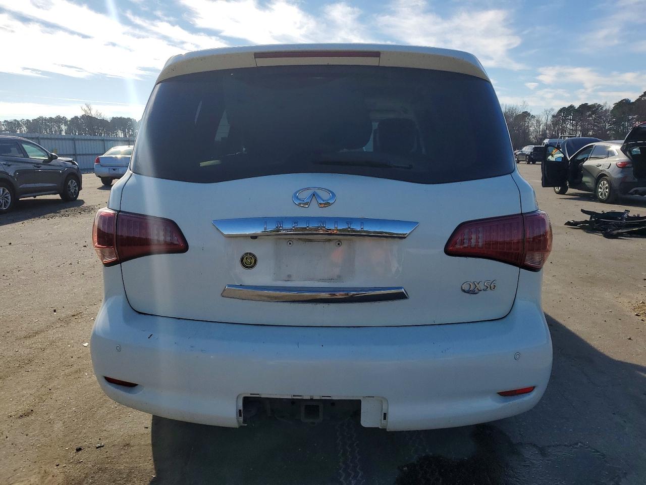 2011 INFINITI QX56 photo 6