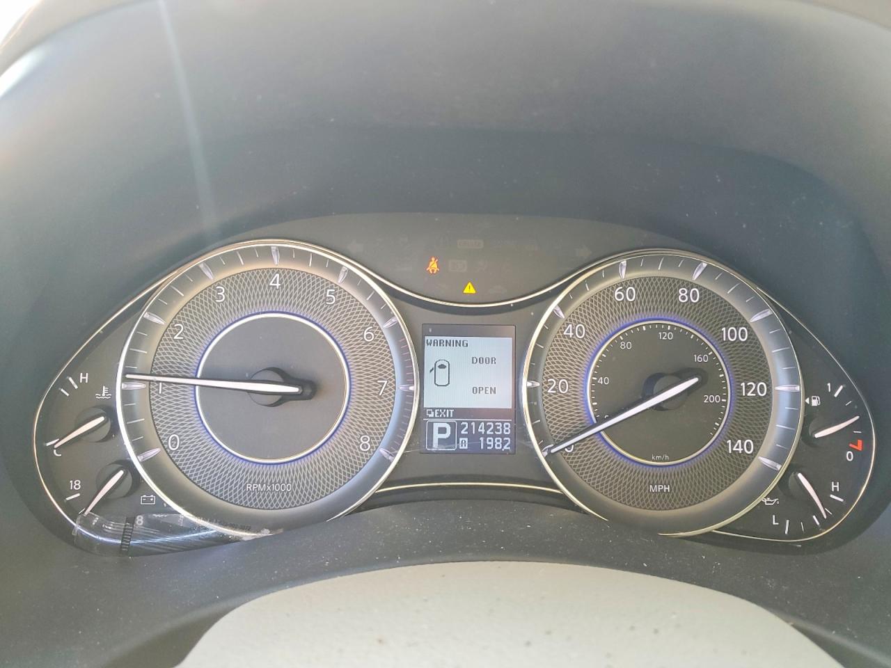 2011 INFINITI QX56 photo 9