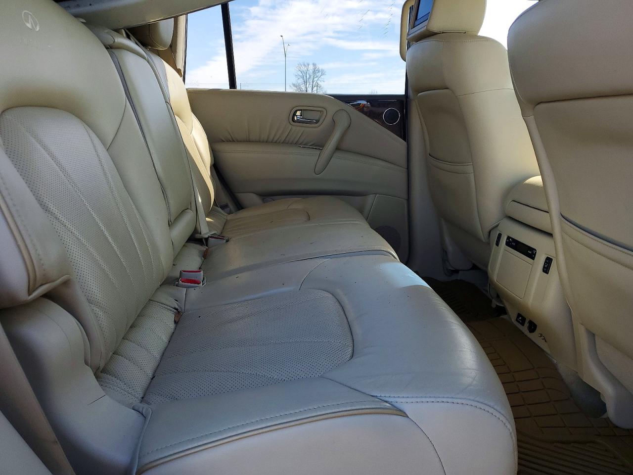 2011 INFINITI QX56 photo 11