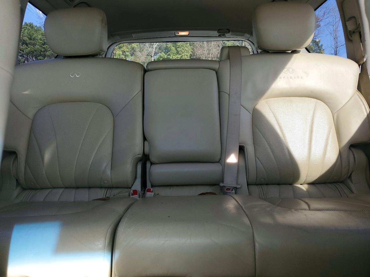 2011 INFINITI QX56 photo 10