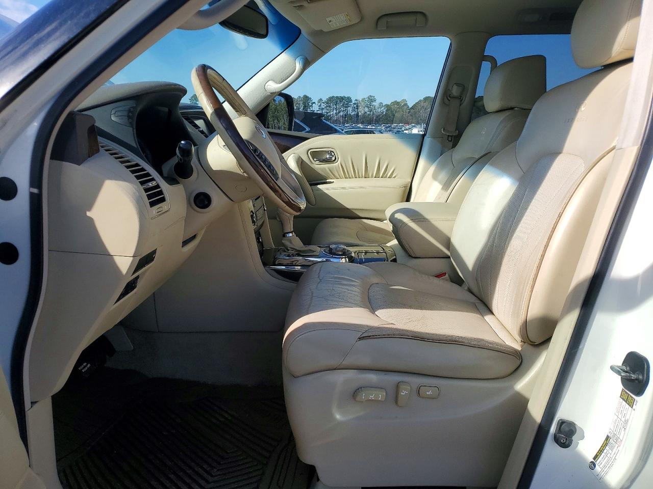 2011 INFINITI QX56 photo 7