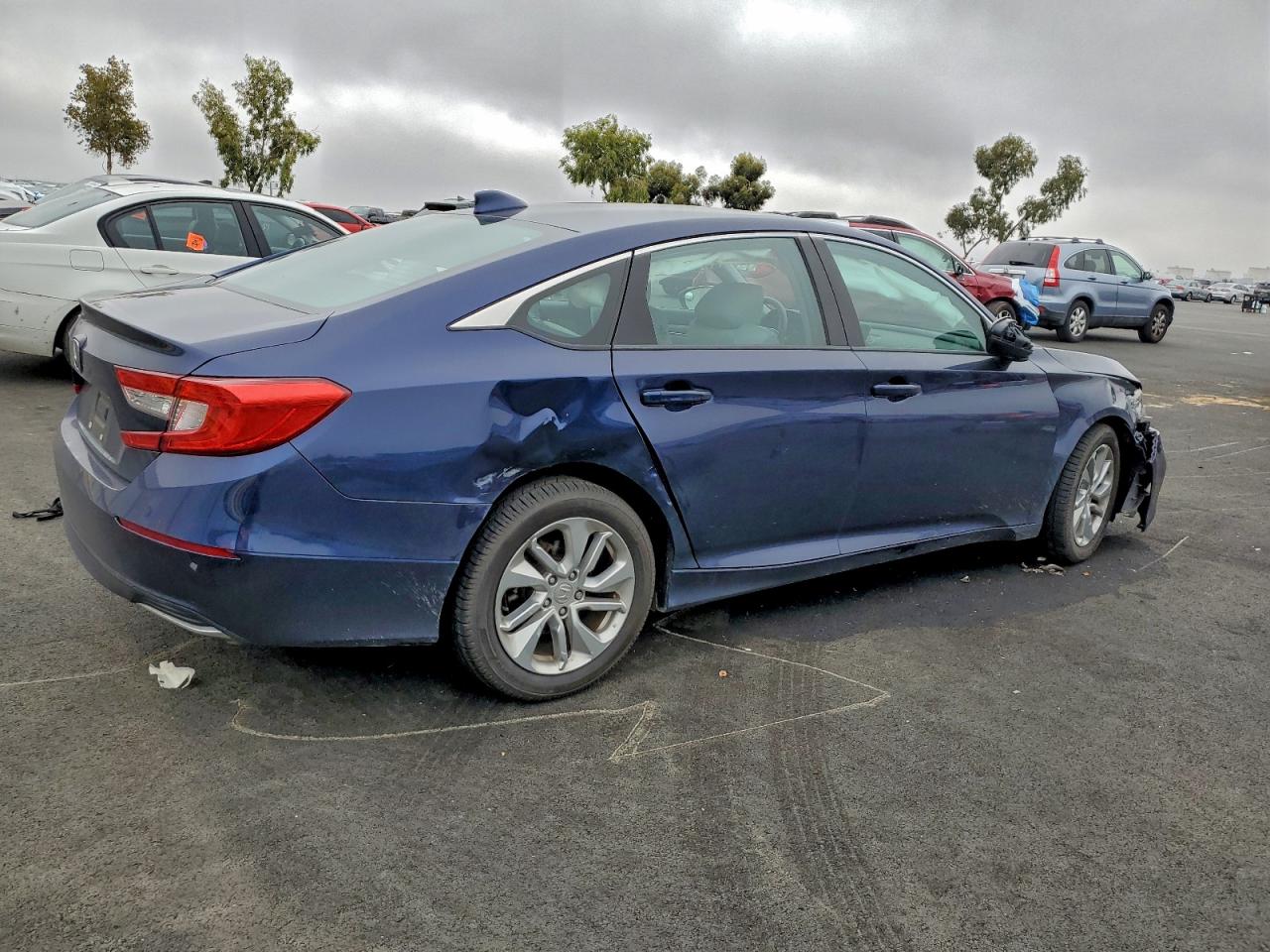 2018 HONDA ACCORD LX photo 3