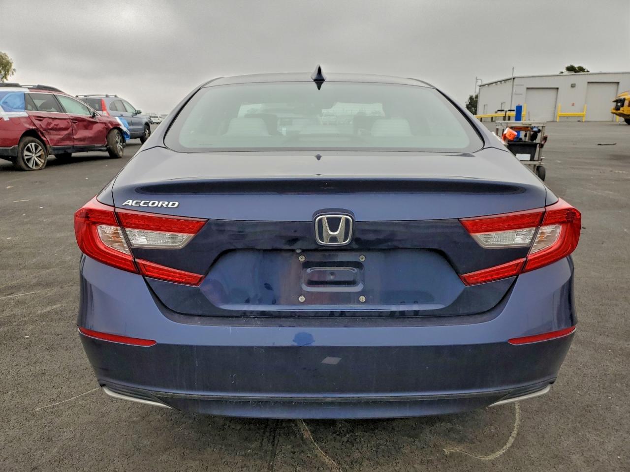 2018 HONDA ACCORD LX photo 6