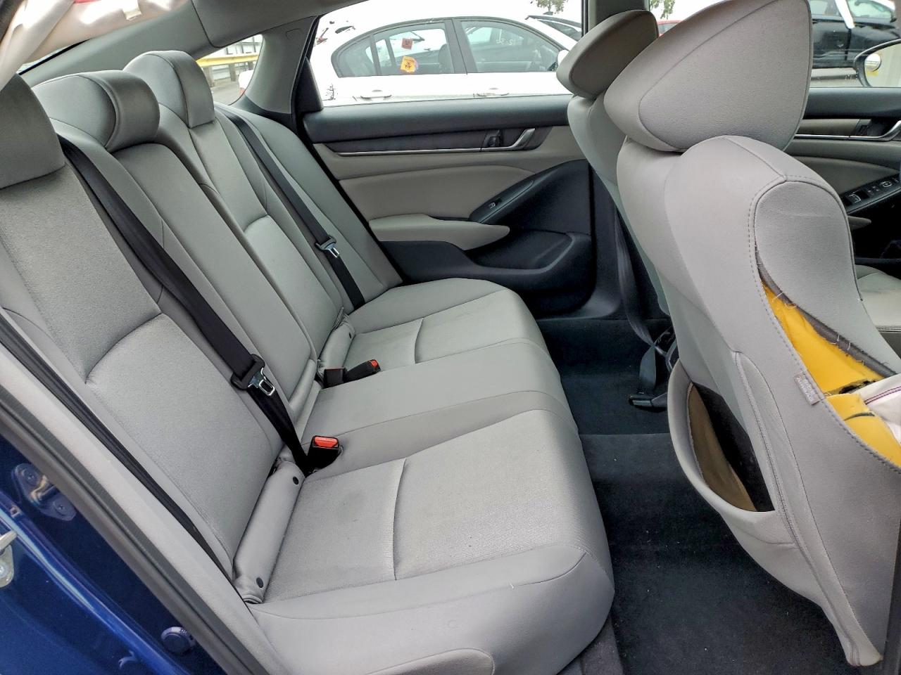 2018 HONDA ACCORD LX photo 10