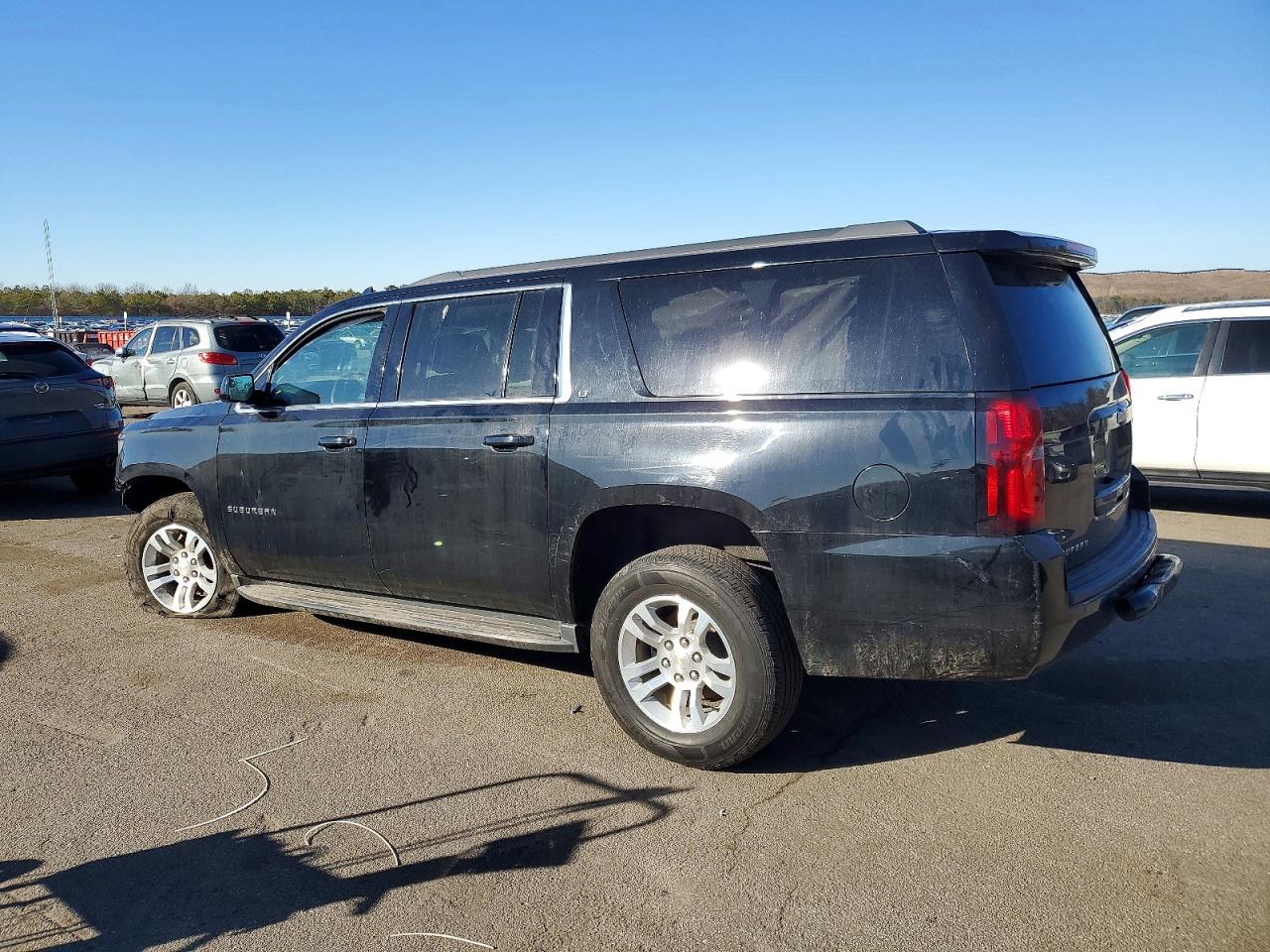2018 CHEVROLET SUBURBAN K1500 LT photo 4