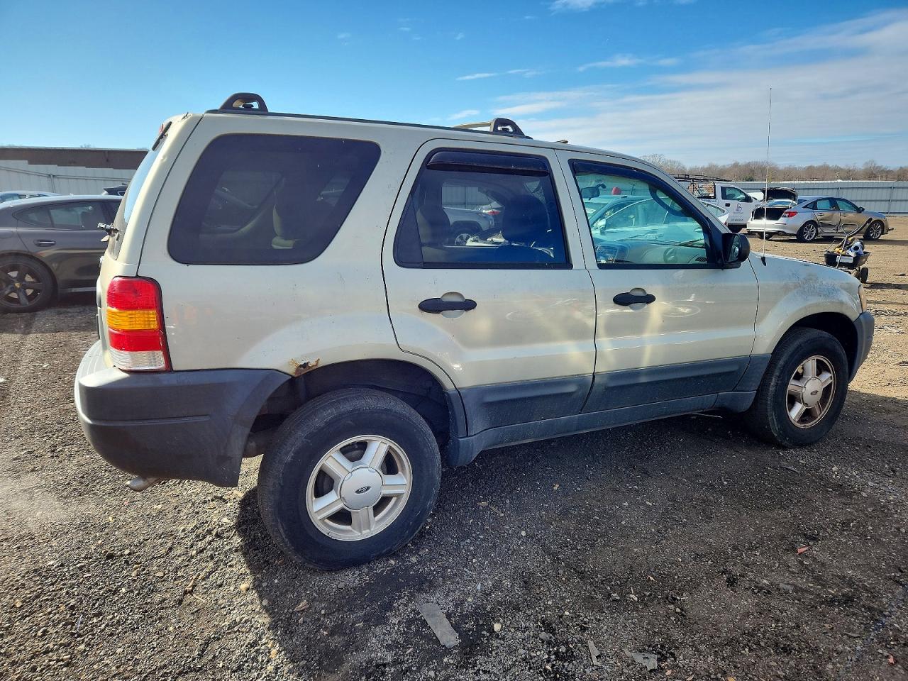 2003 FORD ESCAPE XLT photo 3
