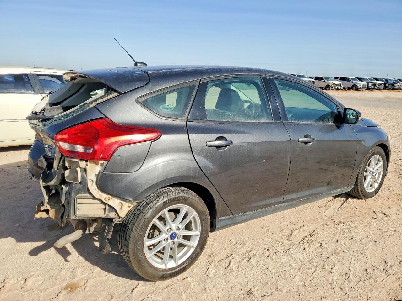 2017 FORD FOCUS SE photo 5