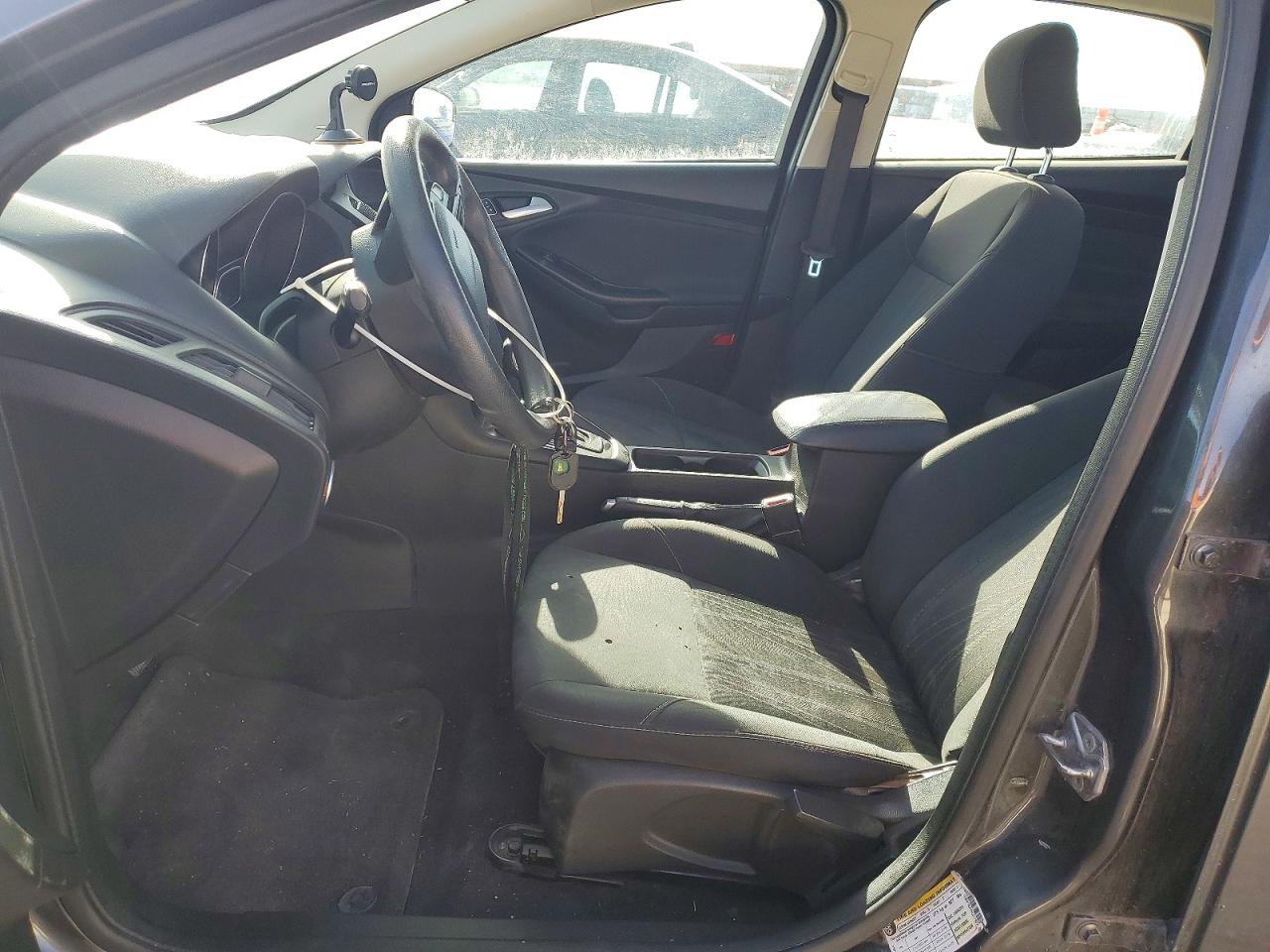 2017 FORD FOCUS SE photo 13
