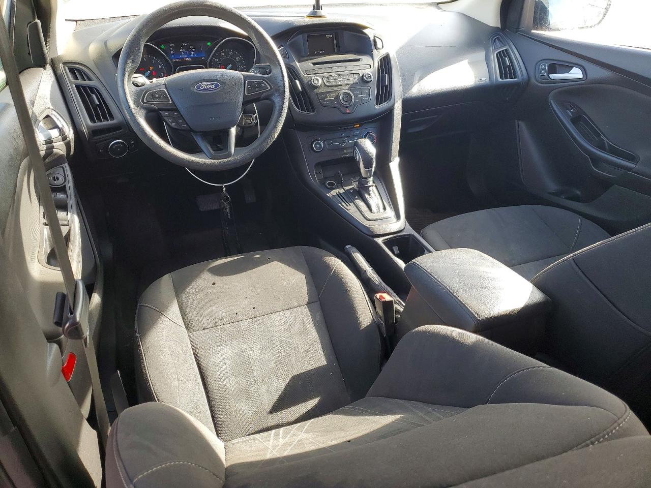 2017 FORD FOCUS SE photo 15