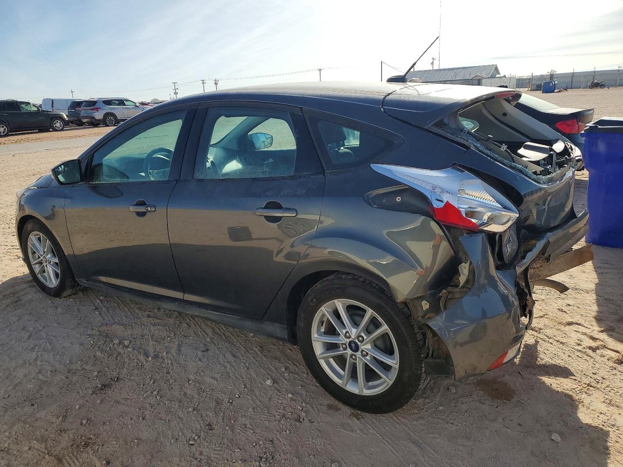 2017 FORD FOCUS SE photo 3