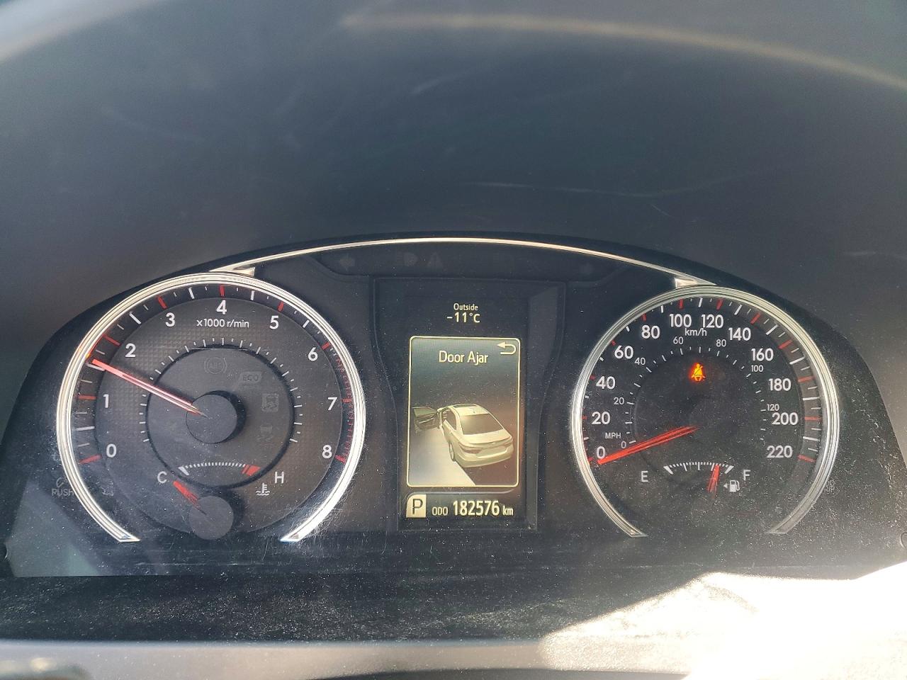2015 TOYOTA CAMRY LE photo 9
