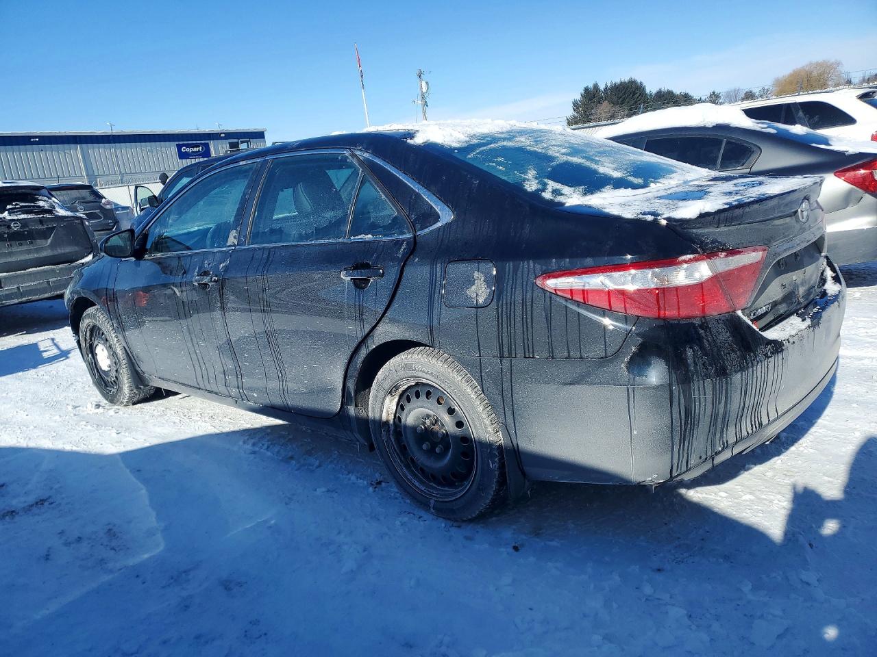 2015 TOYOTA CAMRY LE photo 2