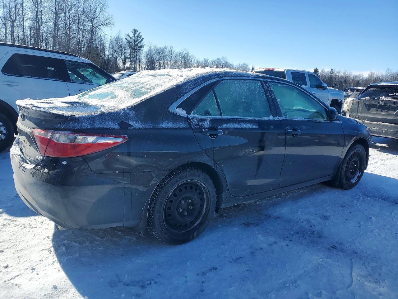 2015 TOYOTA CAMRY LE photo 3