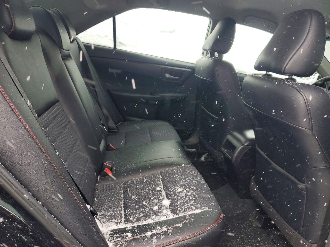2015 TOYOTA CAMRY LE photo 10