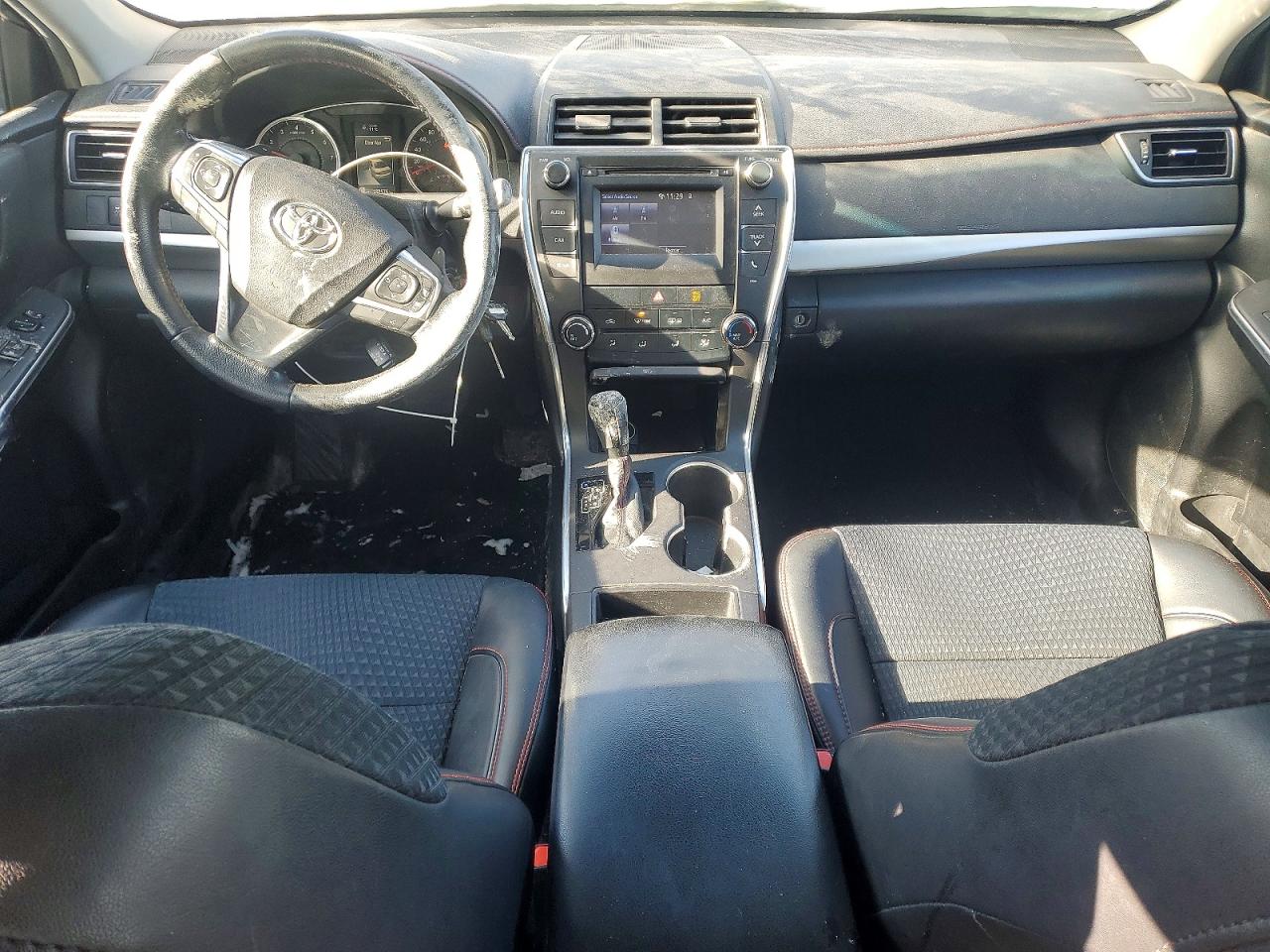 2015 TOYOTA CAMRY LE photo 8