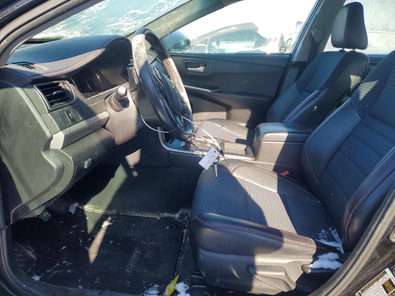 2015 TOYOTA CAMRY LE photo 7