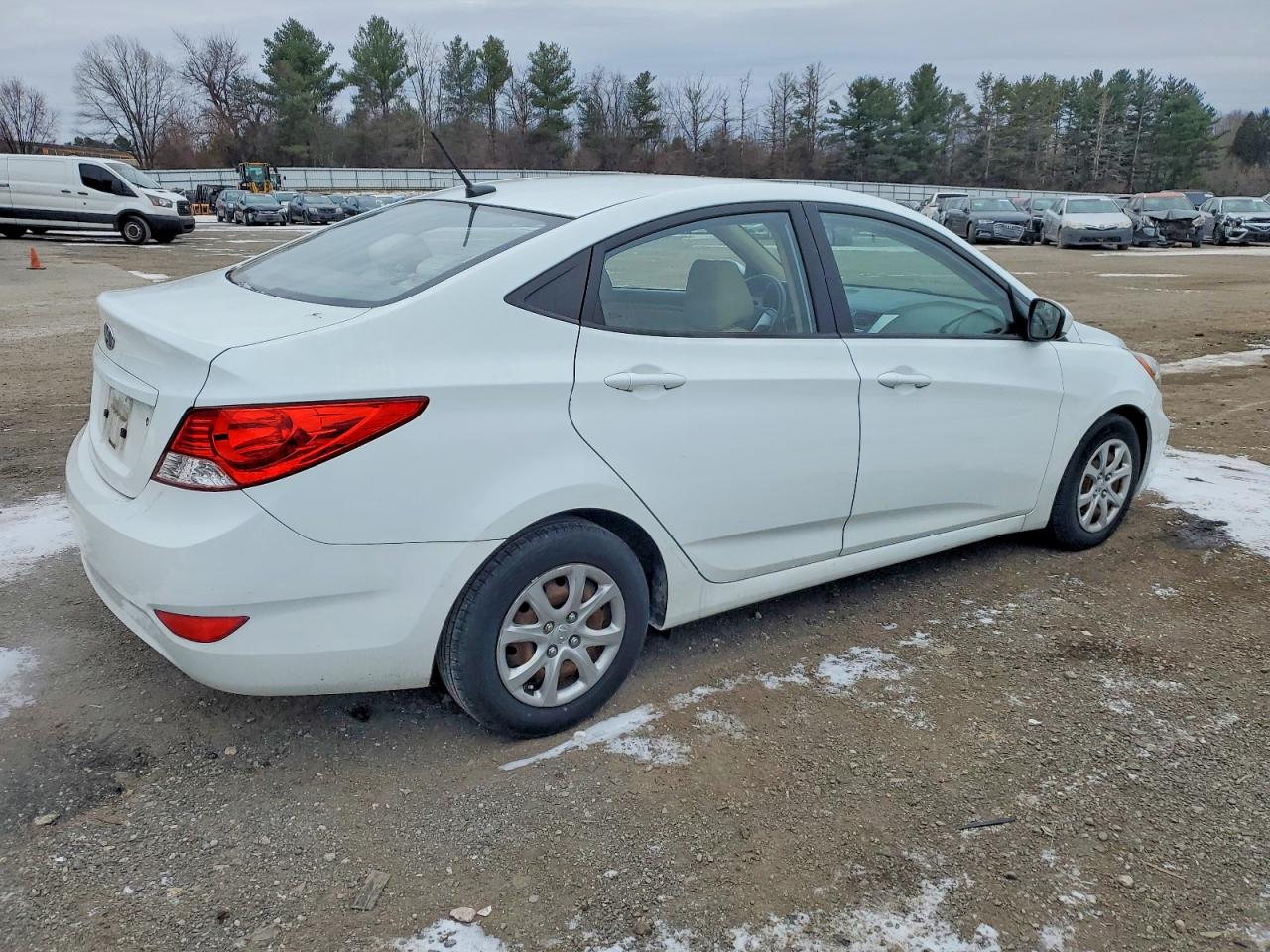 2014 HYUNDAI ACCENT GLS photo 3