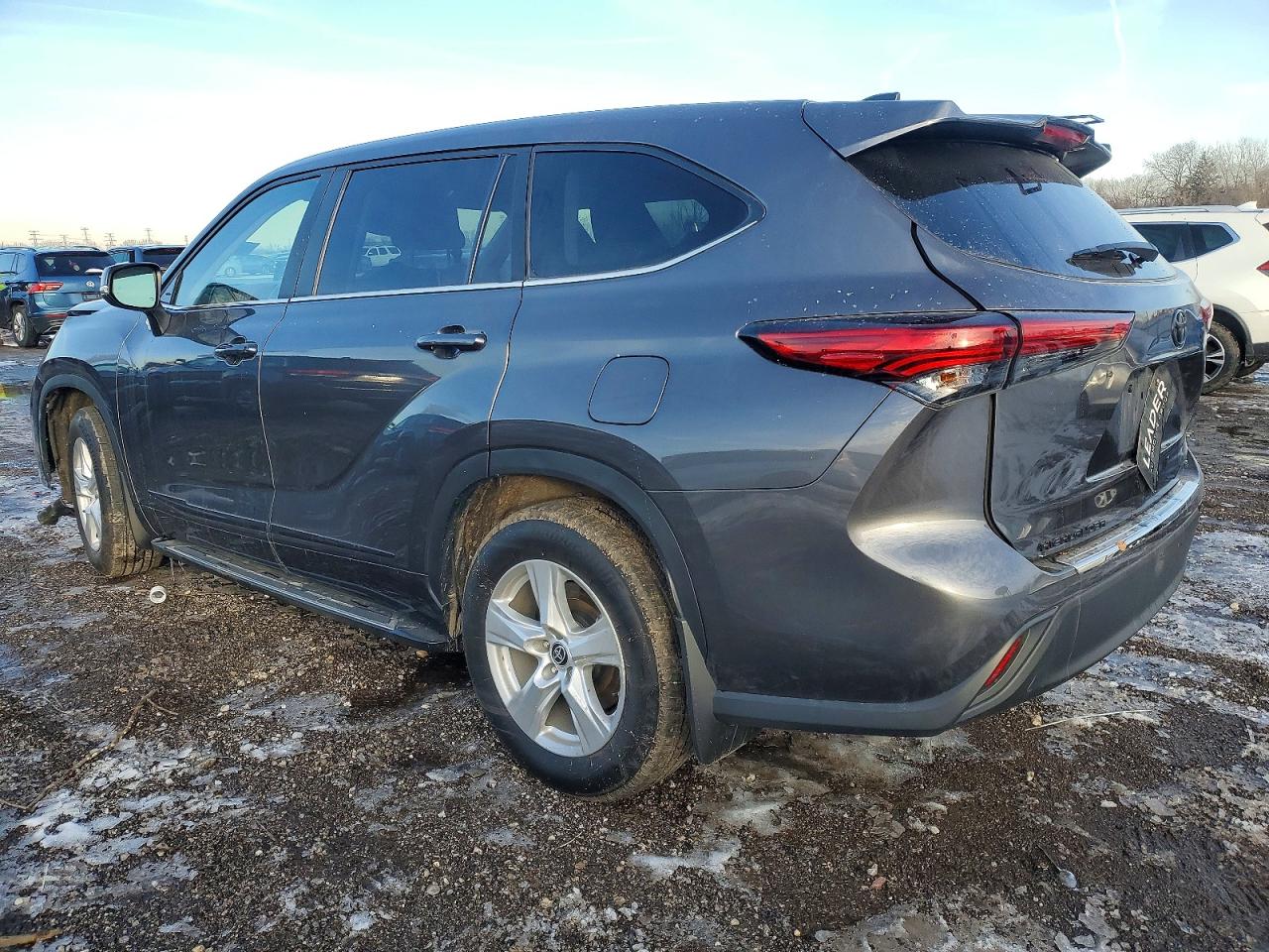 2023 TOYOTA HIGHLANDER HYBRID LE photo 2