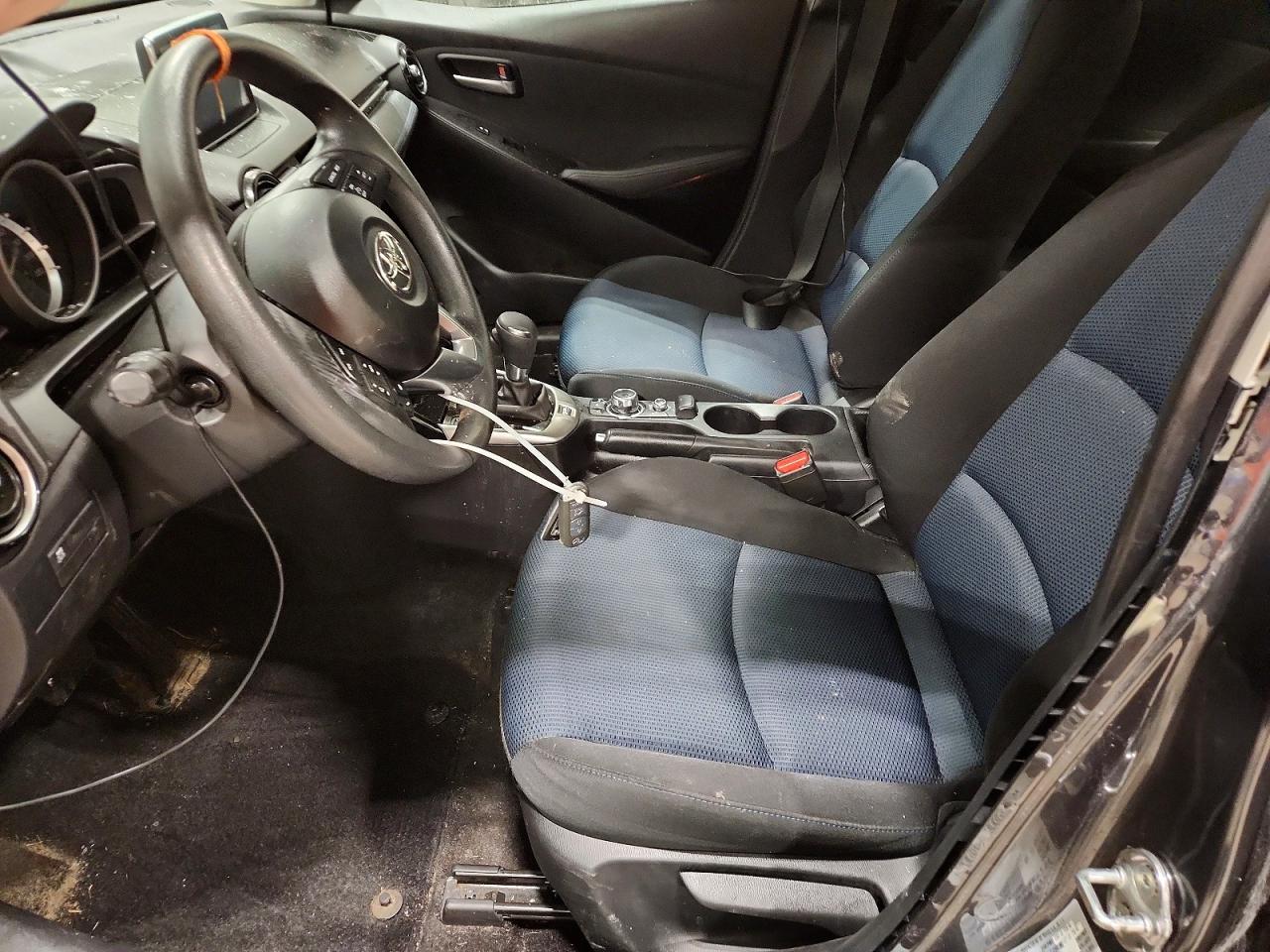 2016 TOYOTA YARIS photo 7