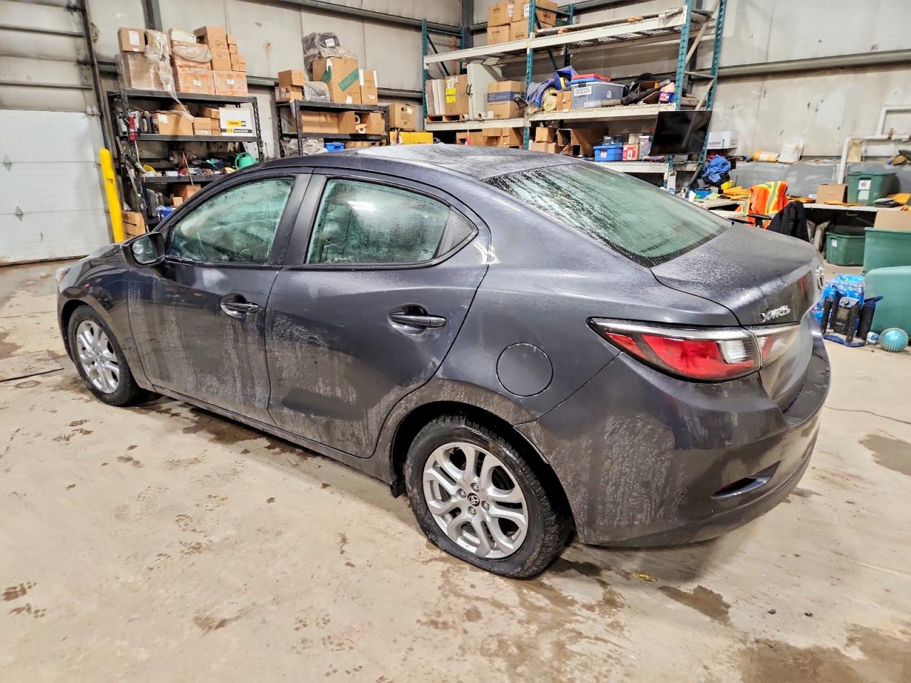 2016 TOYOTA YARIS photo 2