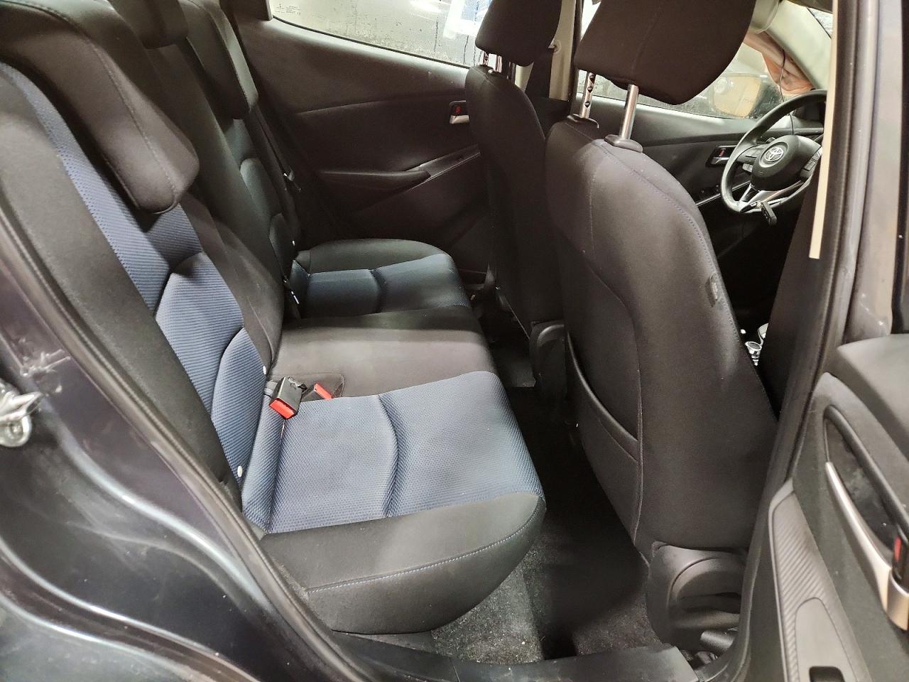 2016 TOYOTA YARIS photo 10