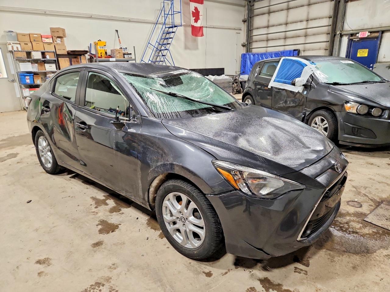 2016 TOYOTA YARIS photo 4