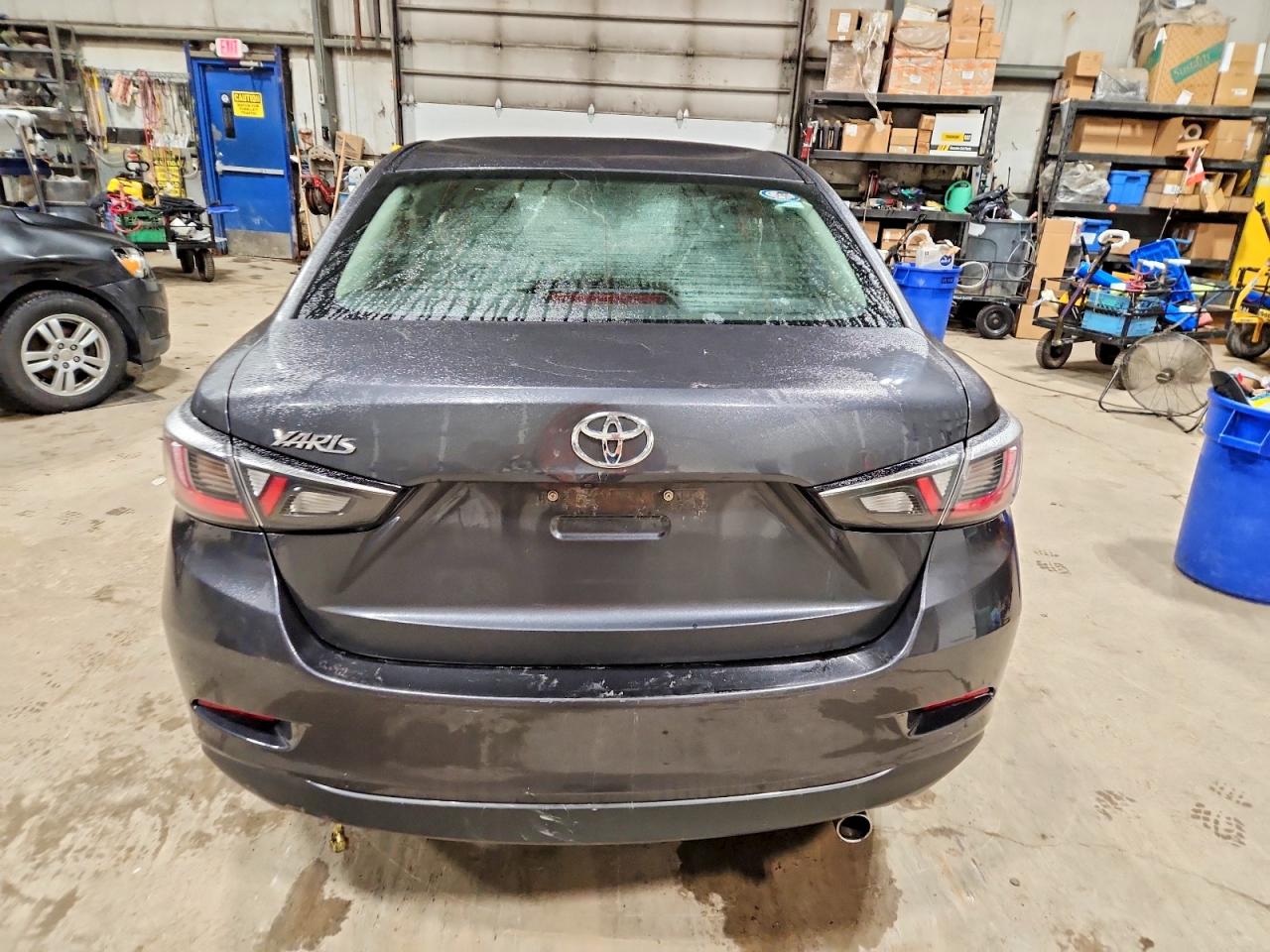 2016 TOYOTA YARIS photo 6