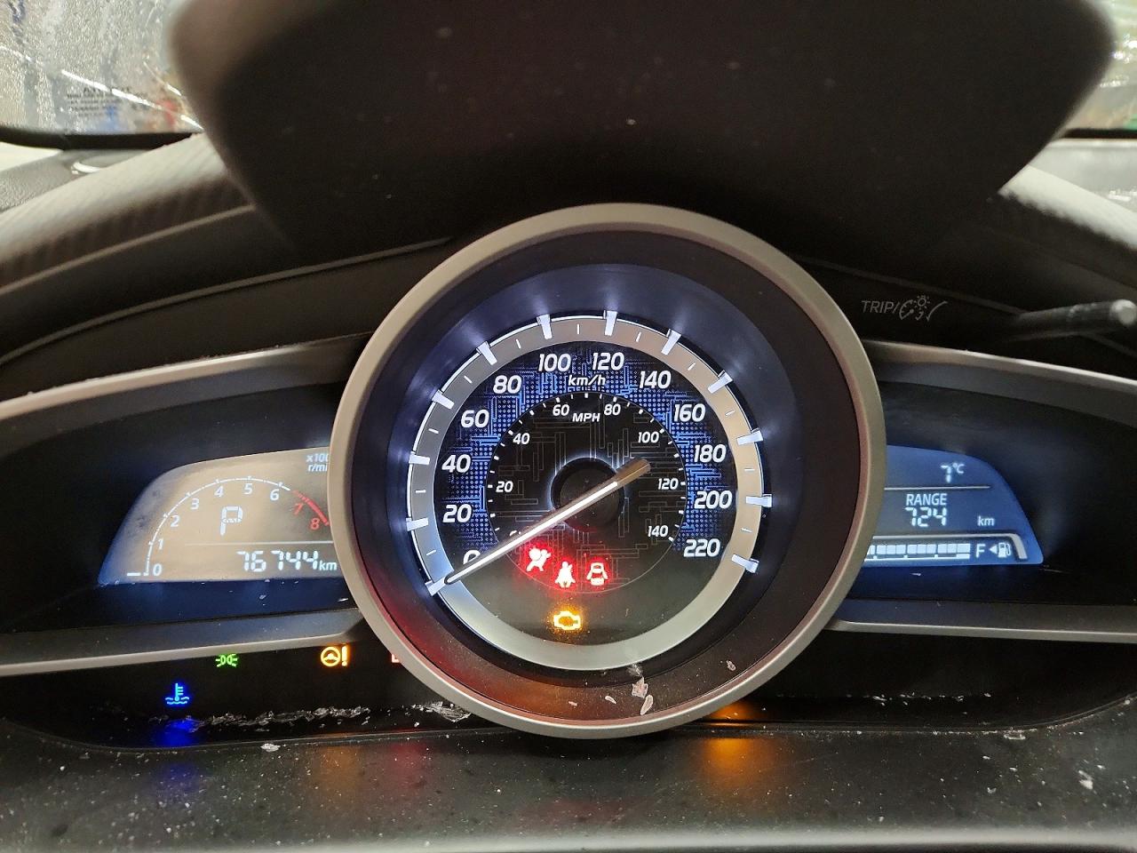2016 TOYOTA YARIS photo 9