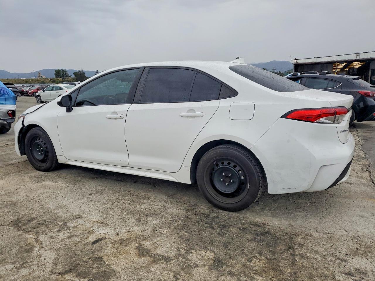 2020 TOYOTA COROLLA LE photo 2