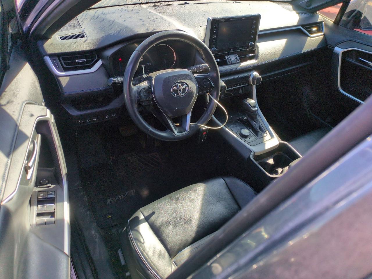 2019 TOYOTA RAV4 XSE photo 8