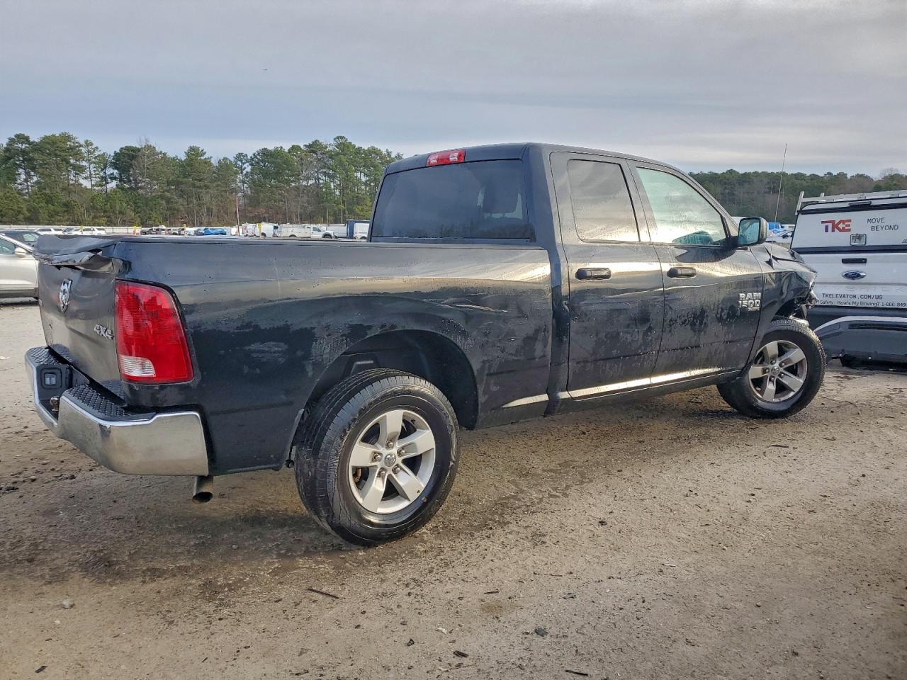 2024 RAM 1500 CLASSIC SLT photo 3