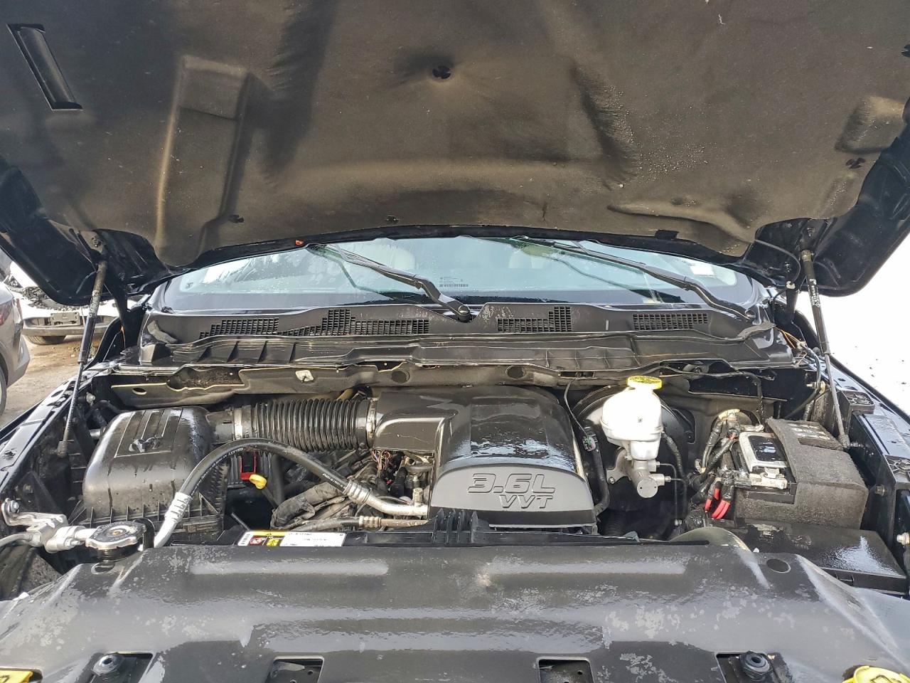 2024 RAM 1500 CLASSIC SLT photo 11